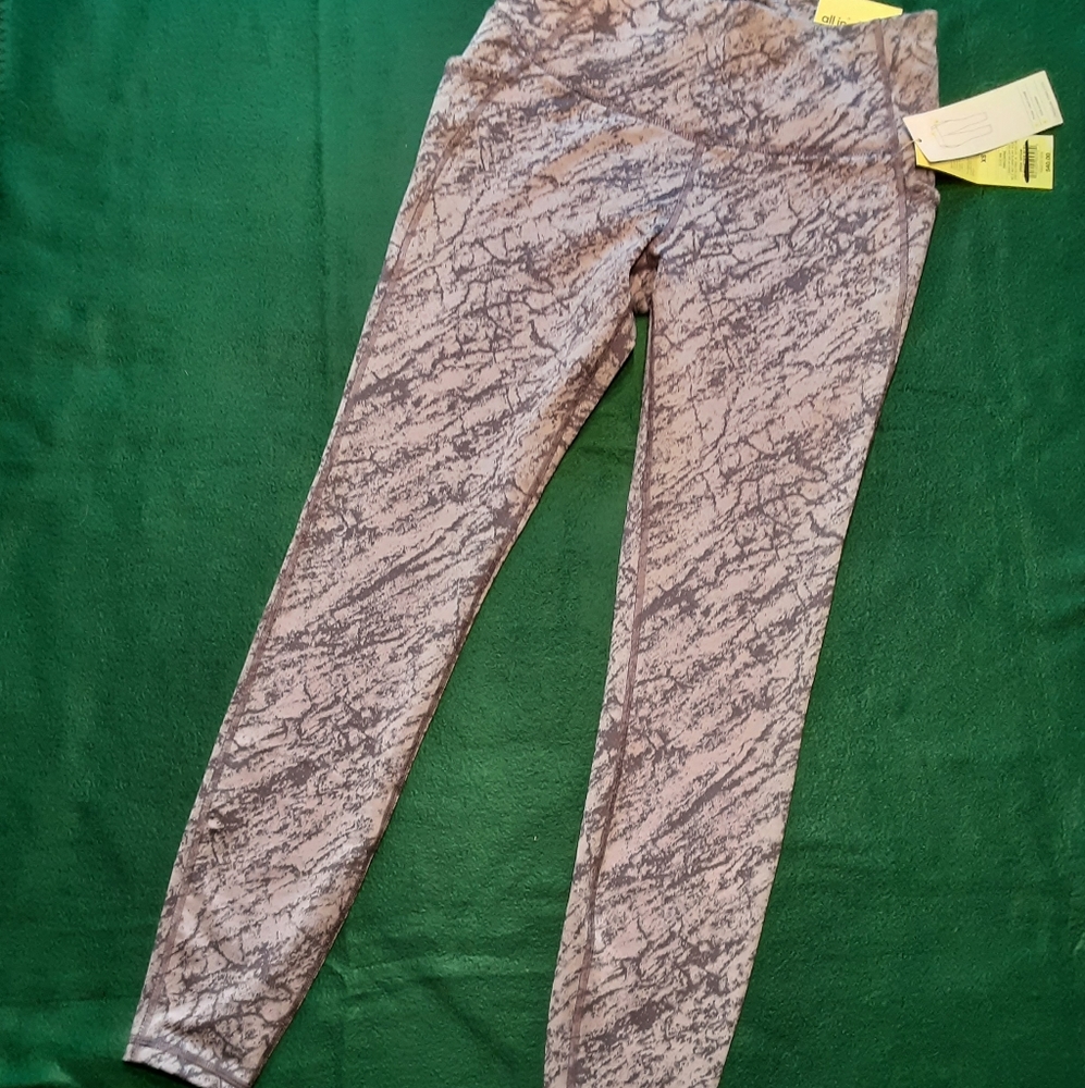 ♡♡♡♡♡  NWT All in Motion athletic wear